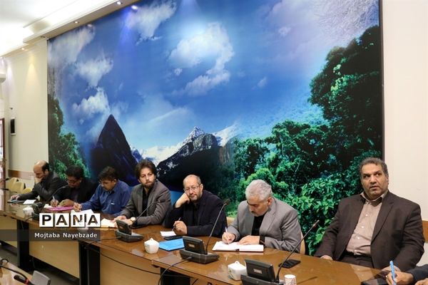کمیته نظارت ساماندهی لباس فرم  دانش‌آموزان خراسان رضوی
