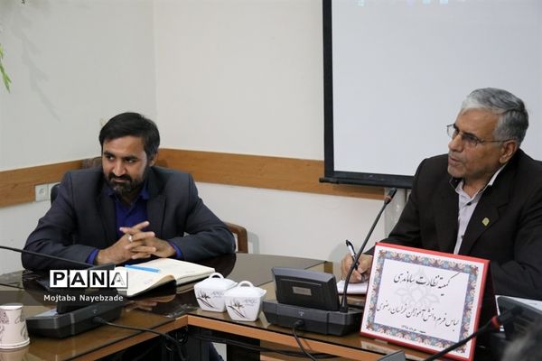 کمیته نظارت ساماندهی لباس فرم  دانش‌آموزان خراسان رضوی