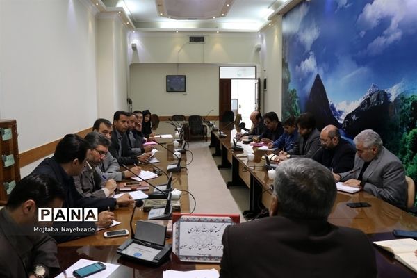 کمیته نظارت ساماندهی لباس فرم  دانش‌آموزان خراسان رضوی