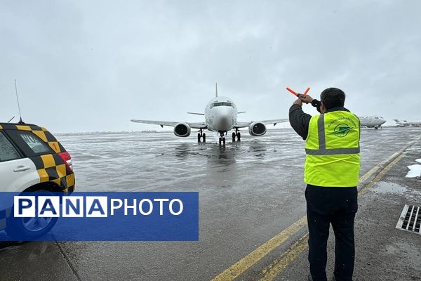 ۱۳ ساعت بعد از بارش برف در فرودگاه شهید هاشمی نژاد مشهد