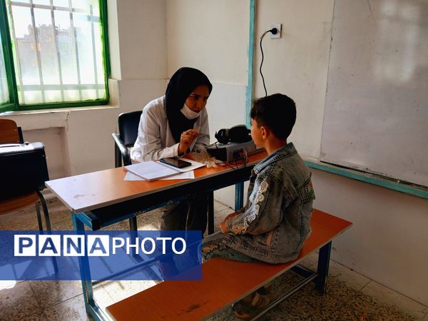 خدمت‌رسانی پزشکان مجرب در قالب «میز خدمت» در مدرسه شهید شهسواری ناحیه 4 کرج 