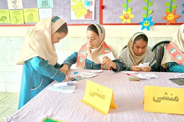 برگزاری انتخابات شورای دانش آموزی دبستان سمیه کاشمر