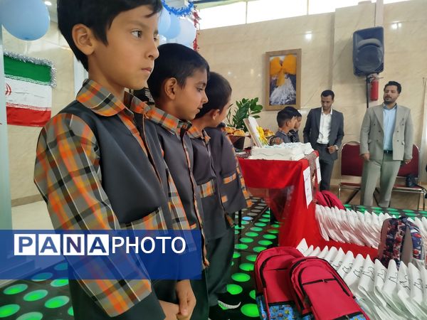 جشن شکوفه ها برای پسران کلاس اولی  دبستان شهید عجمی فدافن