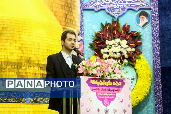 اجتماع بزرگ «عهد خواهرانه» با حضور 6 هزار دانشجوی دختر در قم