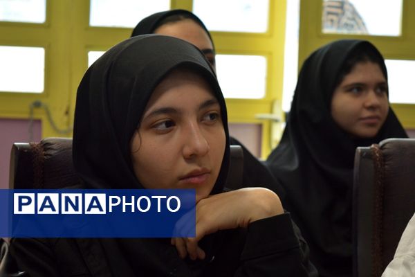 برای اولین‌بار؛ برگزاری کافه ۵۷ در دبیرستان‌ نمونه دولتی ولایت بهارستان‌دو