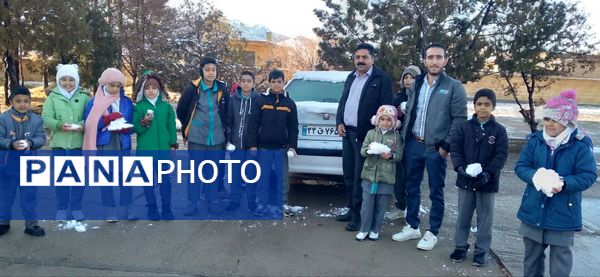 بارش برف، زنگ شادی را در مدرسه عشایری ابن مظاهر به صدا در آورد