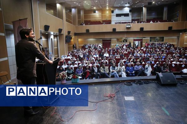کارگاه نویسندگی با حضور محمد مردانیان و جمعی از نوجوانان و جوانان علاقه‌مند به قلم و اندیشه برگزار شد