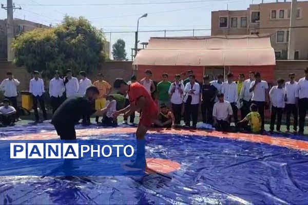 هیجان ورزشی با مسابقات کشتی و طناب‌کشی در دبیرستان حکیم ابوالقاسم فردوسی