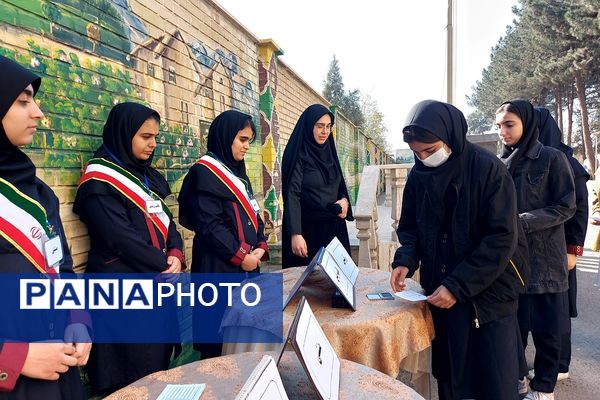 برگزاری انتخابات شورای دانش‌آموزی در مدارس منطقه کهریزک 