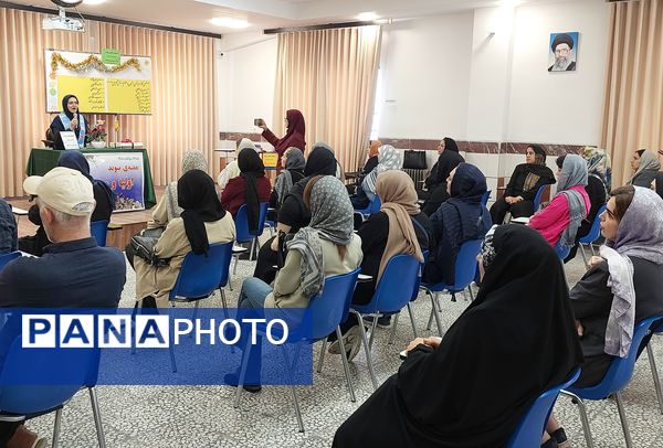 انتخابات انجمن اولیا و مربیان در دبیرستان فرزانگان قائمشهر