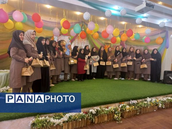 مراسم روز معلم به مناسبت هفته معلم در دبستان شاهد تحقیقی