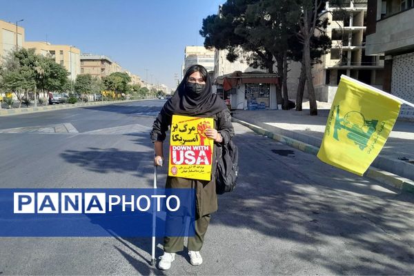 برگزاری مراسم راهپیمایی سیزده آبان با حضور دانش‌آموزان و مسئولین در ملارد