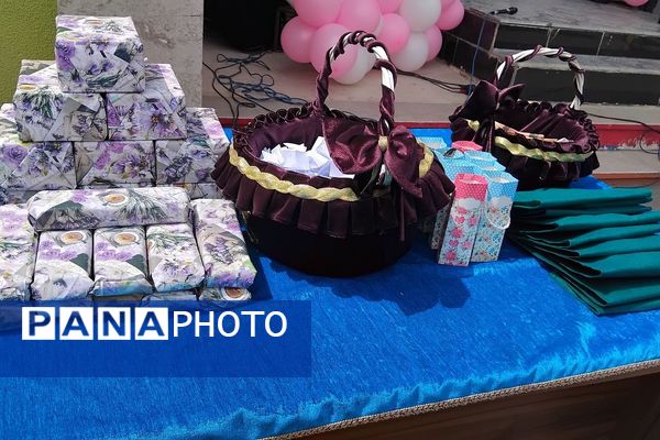تجلی محبت و قدردانی از زحمات معلمان  در جشن سپاس معلم مدارس شهرستان ملارد 