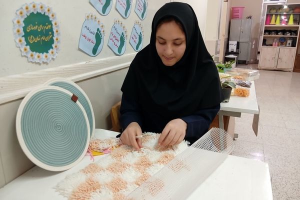 بازدید مدیر آموزش و پرورش کاشمر از نمایشگاه دبیرستان سما