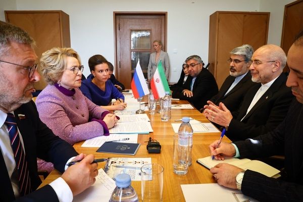 قالیباف: روسیه برای توسعه روابط اقتصادی با ایران نقش‌آفرینی کند