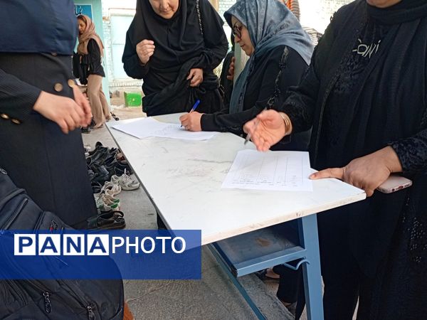 اولین جلسه هدایت تحصیلی برای والدین در دبیرستان صدیقه یک 