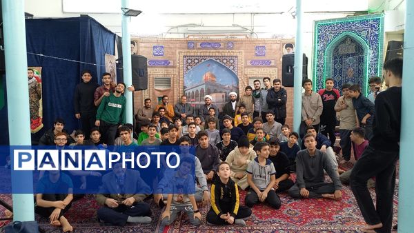 بازدید مسئولان منطقه ۱۰ از دانش‌آموزان معتکف