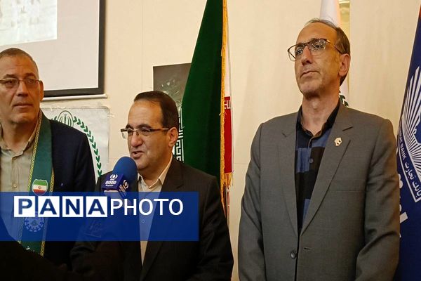 همایش بدرقه‌ دانش‌آموزان منتخب سازمان دانش‌آموزی به عمره‌ مفرده دانش‌آموزی