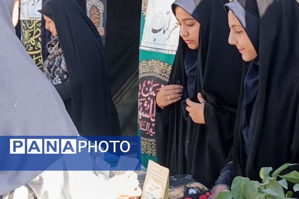 برپایی نمایشگاه "مادرم فاطمه" در دبیرستان مهر نیشابور