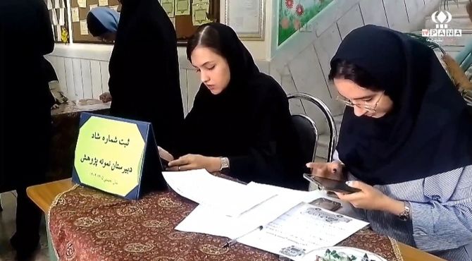 دبیرستان نمونه پژوهش شهرکرد پذیرای دانش‌آموزان پایه دهم شد