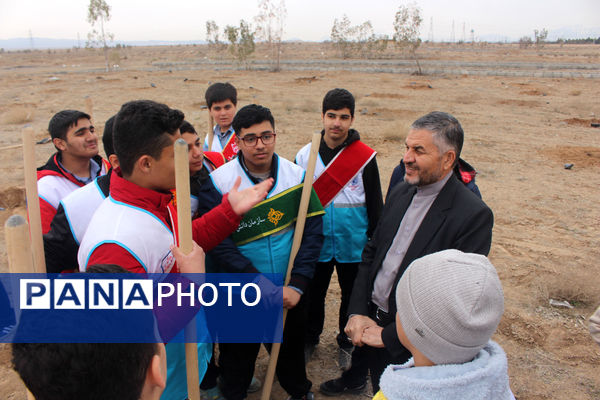 جلوه‌هایی از آیین درختکاری در اردوگاه شهدای 15 خرداد قم