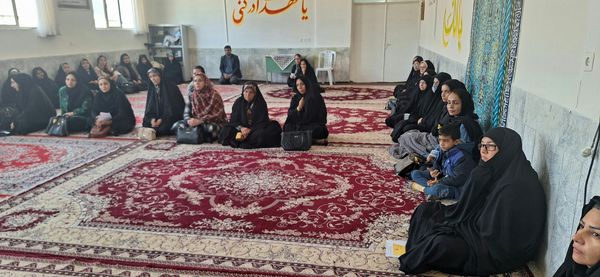 جلسه توانمندسازی والدین پایه هفتم و گفتمان تربیتی- درسی در دبیرستان فیاض کاشمر