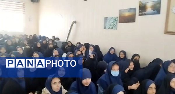  تقدیر از فعالین حجاب و عفاف در دبیرستان شاهد تکتم