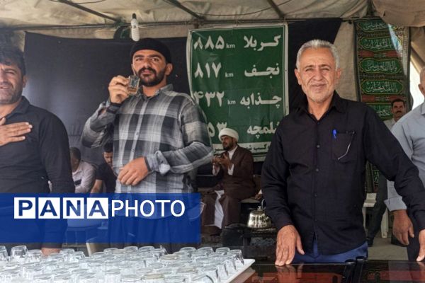 بدرقه پرشور زائران کربلا با نوای گروه سرود نسیم صبا در موکب ابوالفضل (ع)