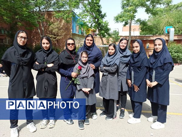 تجلیل از معلم و دختر ایرانی در بهار کرامت 