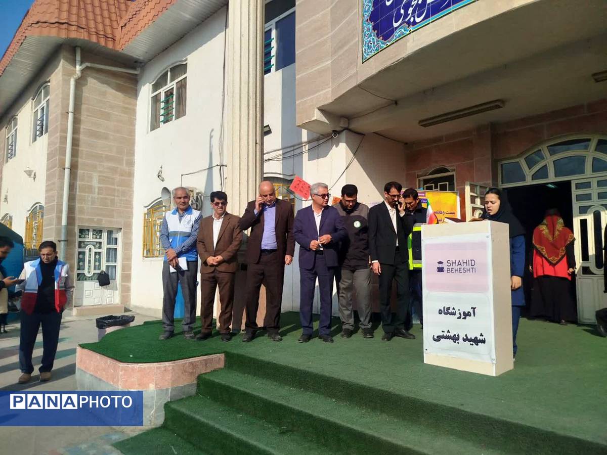 مانور زلزله در دبیرستان شهید بهشتی بندرترکمن