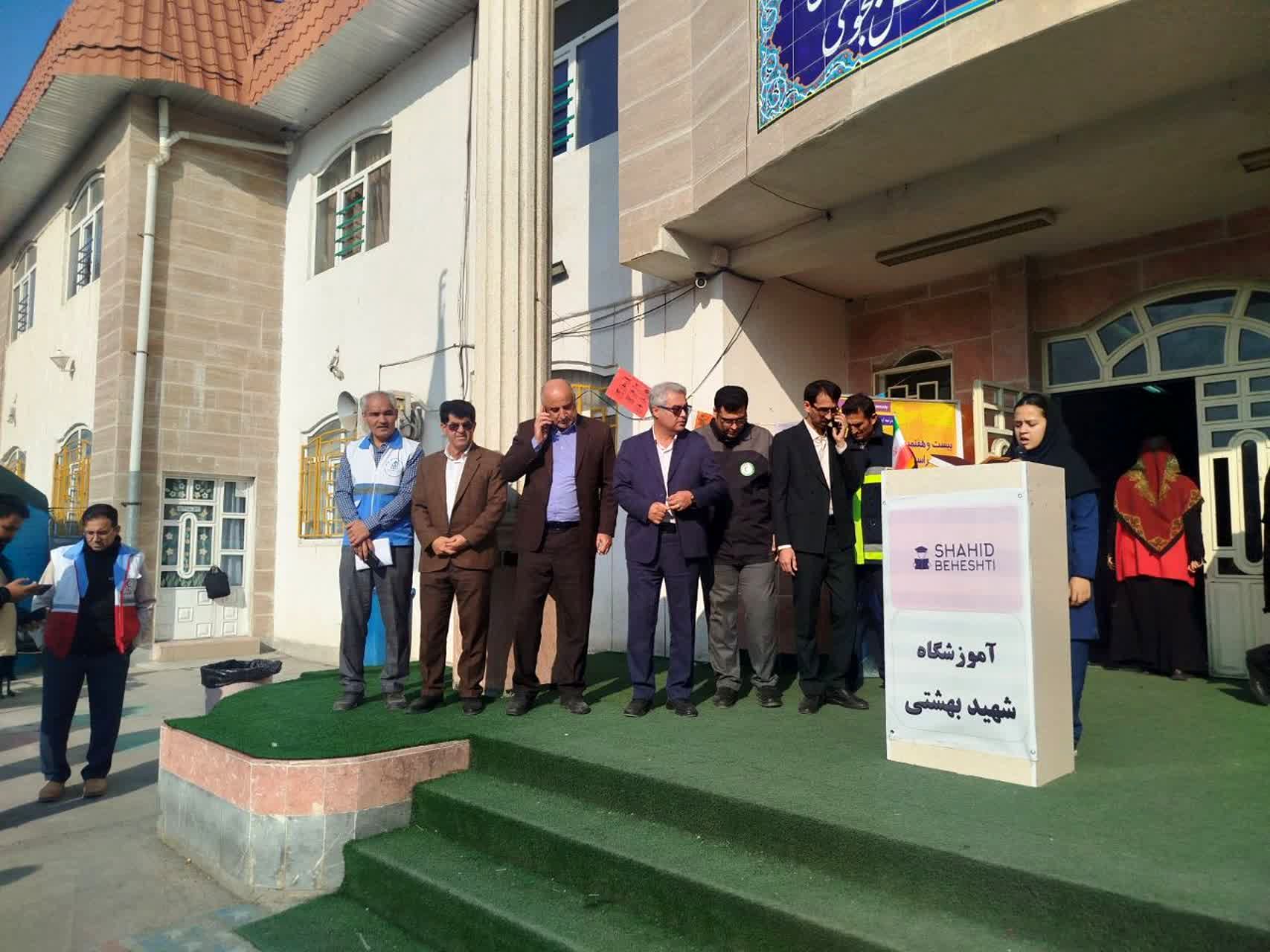 مانور زلزله در دبیرستان شهید بهشتی بندرترکمن