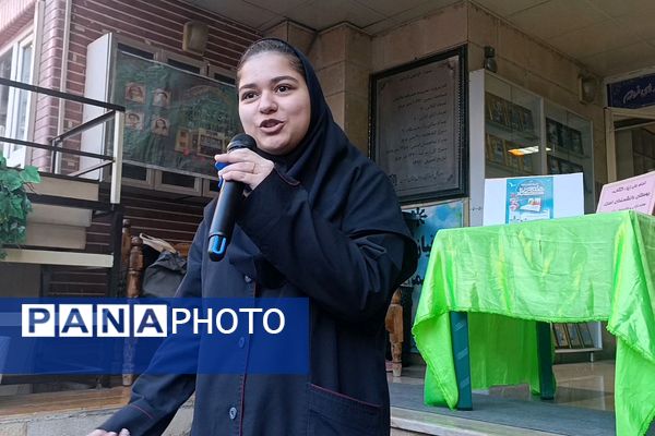 ایجاد غرفه‌های کتاب توسط دانش‌آموزان به مناسبت هفته کتاب و کتابخوانی در ناحیه دو شهرری 