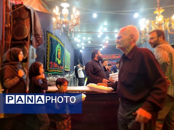 خدمت‌رسانی به زائران دهه آخر ماه صفر در ایستگاه‌های صلواتی موکب‌های مشهد