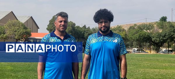 برگزاری مسابقه فوتبال بین تیم‌های  ذوب آهن اصفهان و ذوب آهن شهرکرد در زمین چمن شهر سامان 