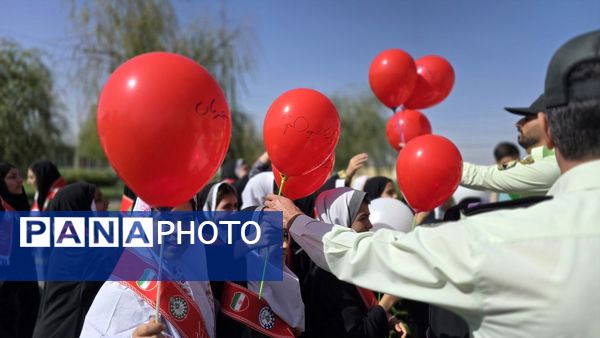 تبریک پیشتازان کوچک به مدافعان بزرگ امنیت در هفته نیروی انتظامی