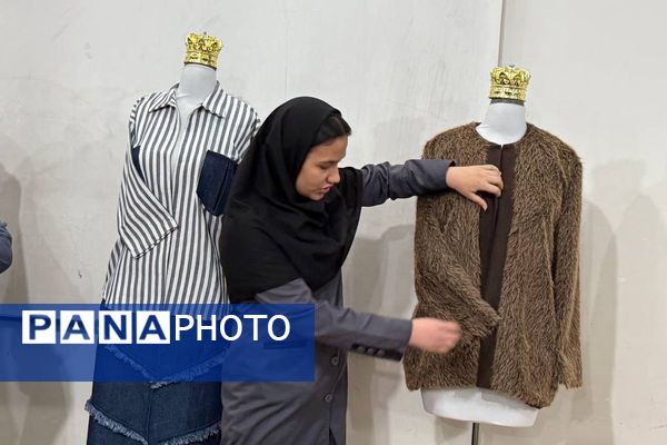 آیین افتتاحیه نمایشگاه هنری «ماها» در هنرستان شهید تاجیک بهارستان‌دو