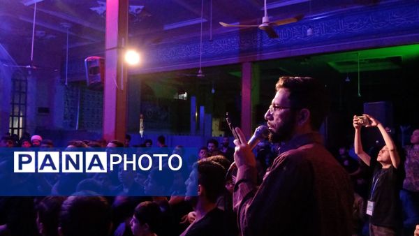 شبی معنوی برای دانش آموزان معتکف 