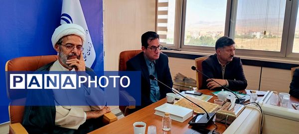 نشست بین نسلی دانش‌آموزان دختر منتخب با حضور مشاور وزیر و استاندار 