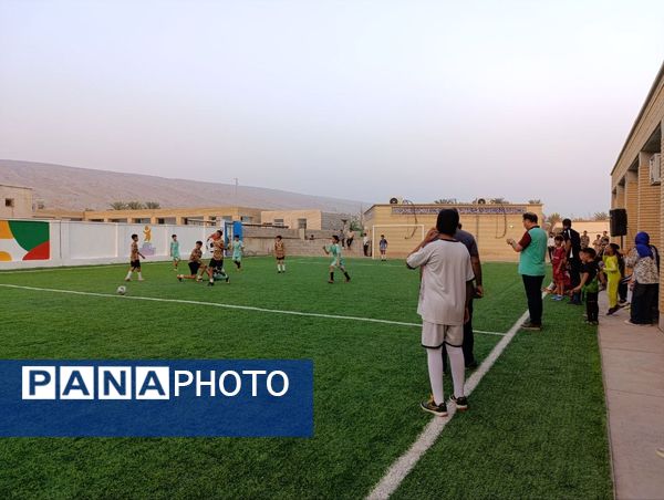 افتتاح زمین چمن مصنوعی آموزشگاه شهید مطهری مارم در فین