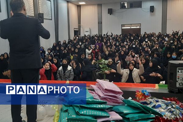 جشن میلاد حضرت زهرا(س) و روز مادر دبیرستان ریحانه النبی باقرشهر 