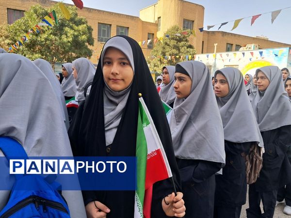 جشن جوانه‌ها در دبیرستان هیات امنایی حضرت معصومه(س) ناحیه 4 کرج 