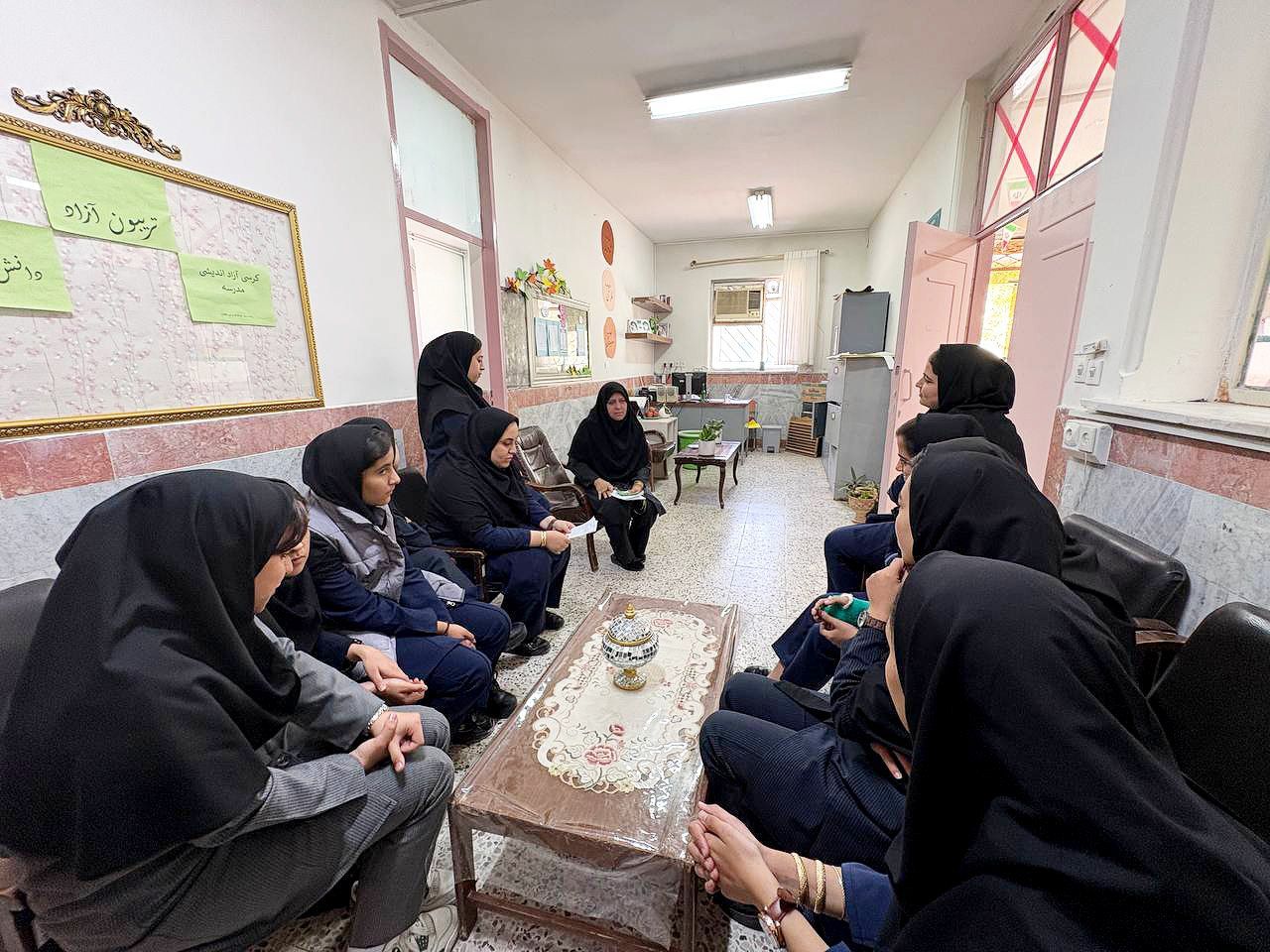 جلسه توجیهی ویژه دانشآموزان خبرنگار پانا در هنرستان تلاش