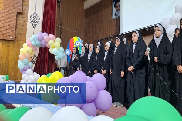 تجلیل از برگزیدگان مسابقات قرآن و عترت و فرهنگی هنری ناحیه 2 مشهد