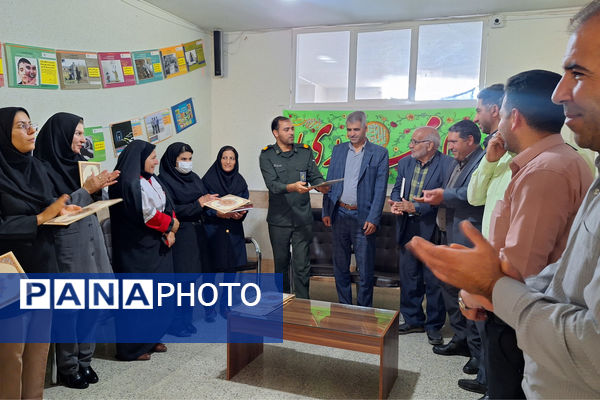 آیین تجلیل از معلمان مدارس ایزدخواست