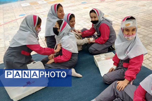 مانور سراسری زلزله و ایمنی با شعار "مدرسه ایمن، جامعه تاب‌آور" در مدرسه سارا شهرستان ملارد