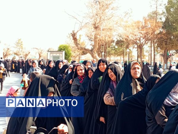 توزیع آش نذر ظهور در کاشمر 