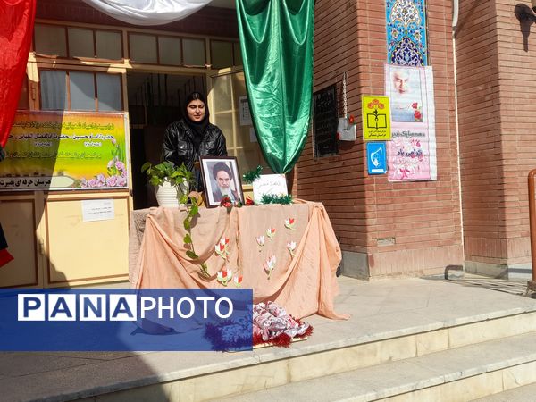 گلباران تمثال امام و تقدیر از دانش‌آموزان برتر  هنرستان بصیرت آشخانه