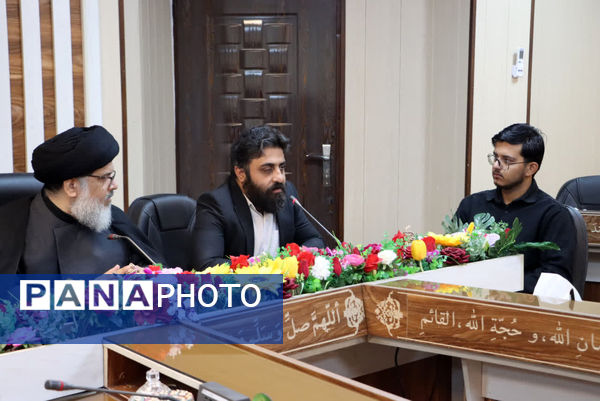 دیدار دانش‌آموزان مدرسه قرآنی رضوی با امام جمعه بافق