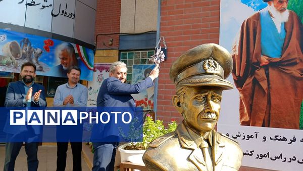 نواختن زنگ جشن جوانه‌ها در دبیرستان تیمسار فلاحی‌ناحیه یک کرج