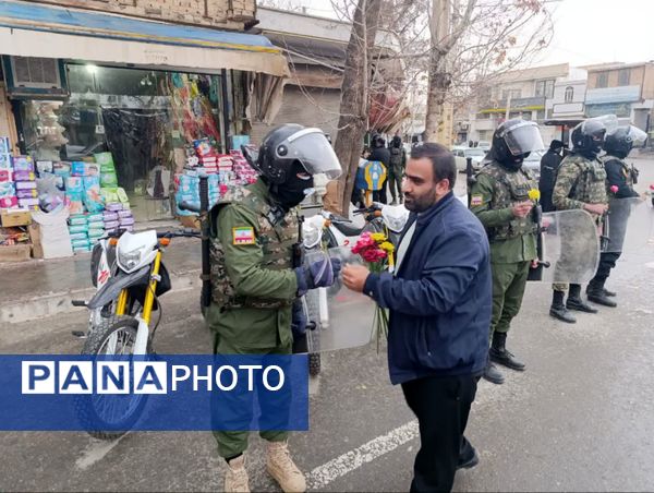 قدردانی مردم از مدافعان امنیت در روز پدر